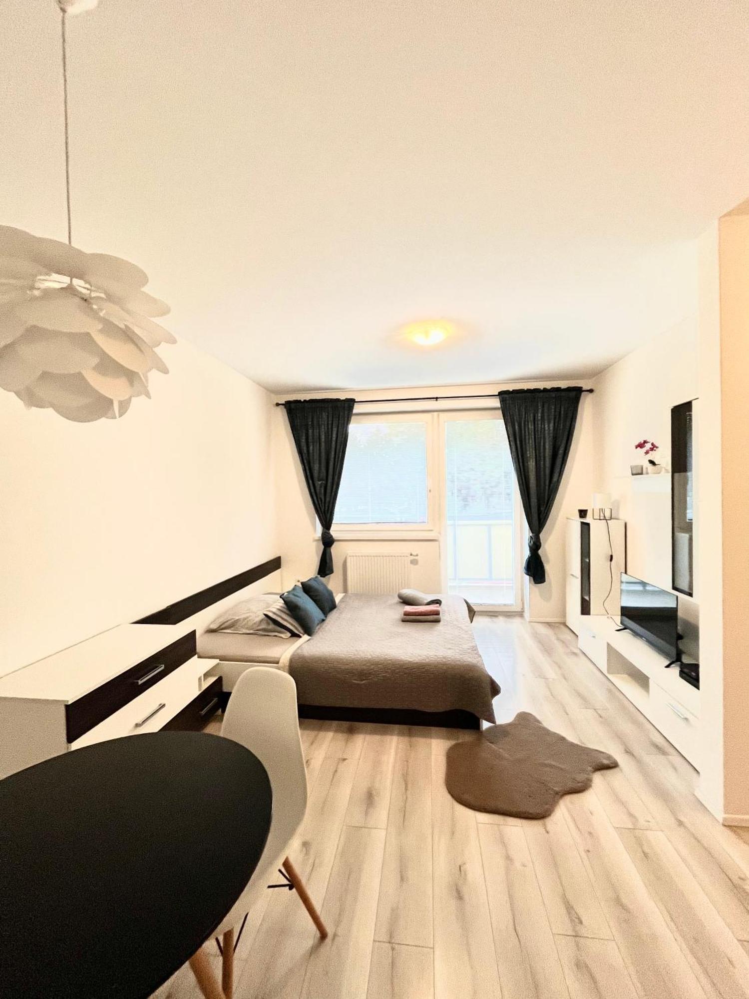 Moderne Studio S Bezplatnym Parkovanim Мартін Екстер'єр фото